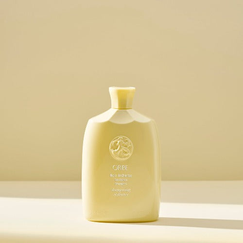 Oribe shampoing Hair Alchemy de la Boutique Flair, boutique de produits pour cheveux et salon de coiffure à Blainville. Ils offrent des produits tels que des shampoings sans sulfate, des masques capillaires, des gels douche, des après-shampoings. Ils sont non seulement certifiés par Bellami, mais ils offrent également des produits de plusieurs autres marques telles que Oribe Canada, T3, Iles Formula, QiQi, et bien d'autres !