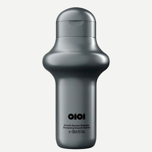 Shampoing Smooth Service QiQi de la Boutique Flair, boutique de produits pour cheveux et salon de coiffure à Blainville. Ils offrent des produits tels que des shampoings sans sulfate, des masques capillaires, des gels douche, des après-shampoings. Ils sont non seulement certifiés par Bellami, mais ils offrent également des produits de plusieurs autres marques telles que Oribe Canada, T3, Iles Formula, QiQi, et bien d'autres !