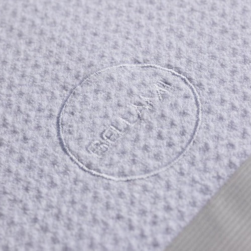 Serviette BELLAMI de la Boutique Flair, boutique de produits pour cheveux et salon de coiffure à Blainville.