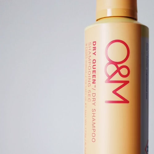 Dry Shampoo / Shampoing sec O&M de la Boutique Flair, boutique de produits pour cheveux et salon de coiffure à Blainville. Ils offrent des produits tels que des shampoings sans sulfate, des masques capillaires, des gels douche, des après-shampoings. Ils sont non seulement certifiés par Bellami, mais ils offrent également des produits de plusieurs autres marques telles que Oribe Canada, T3, Iles Formula, QiQi, et bien d'autres !