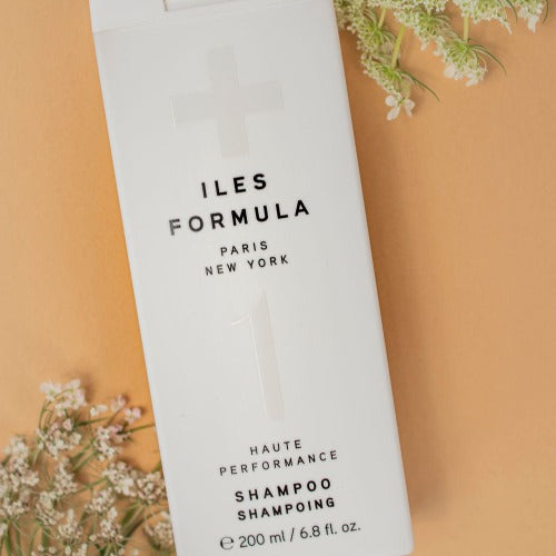 Shampoing Iles Formula de la Boutique Flair, boutique de produits pour cheveux et salon de coiffure à Blainville.